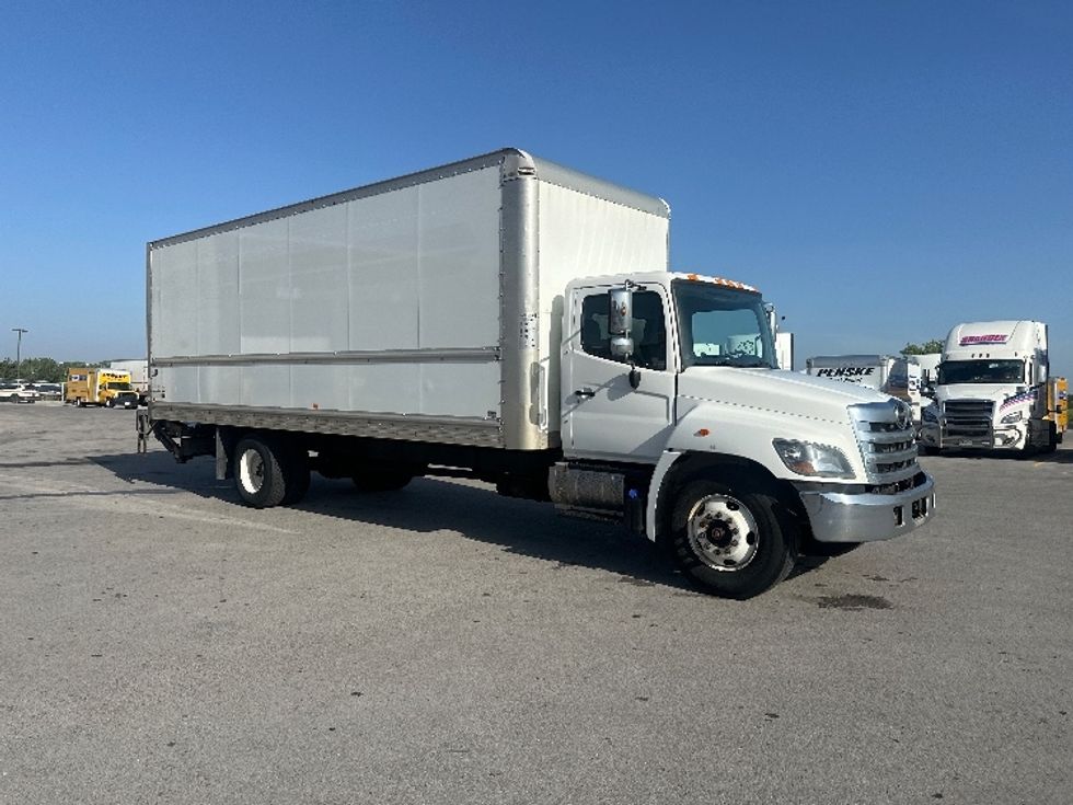 Medium Duty Box Truck-Light and Medium Duty Trucks-Hino-2020-338-Mississauga-ON-326,887\n\t\tkm-$ 56,500 - Image 1