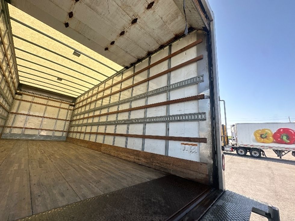 Medium Duty Box Truck-Light and Medium Duty Trucks-Hino-2020-338-Mississauga-ON-326,887\n\t\tkm-$ 56,500 - Image 12