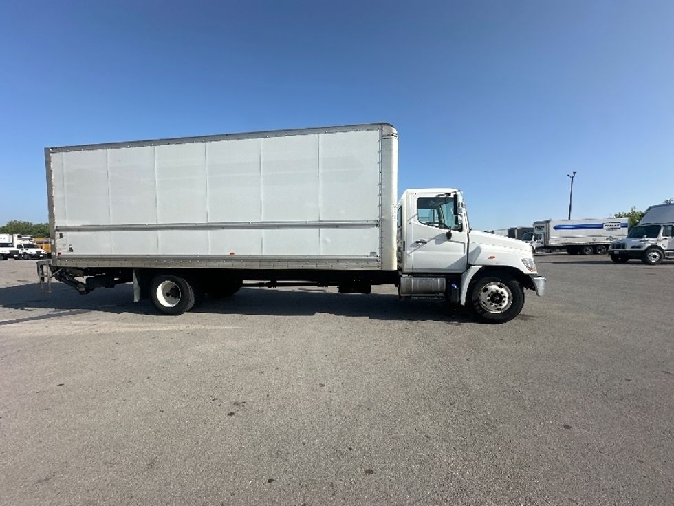 Medium Duty Box Truck-Light and Medium Duty Trucks-Hino-2020-338-Mississauga-ON-326,887\n\t\tkm-$ 56,500 - Image 15
