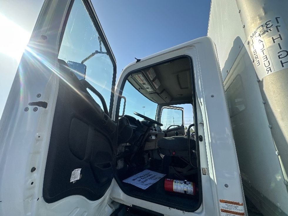 Medium Duty Box Truck-Light and Medium Duty Trucks-Hino-2020-338-Mississauga-ON-326,887\n\t\tkm-$ 56,500 - Image 16