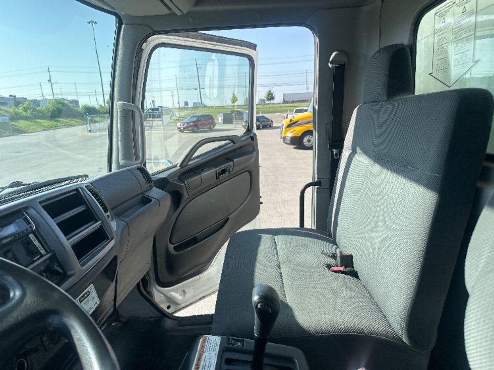 Medium Duty Box Truck-Light and Medium Duty Trucks-Hino-2020-338-Mississauga-ON-326,887\n\t\tkm-$ 56,500 - Image 19