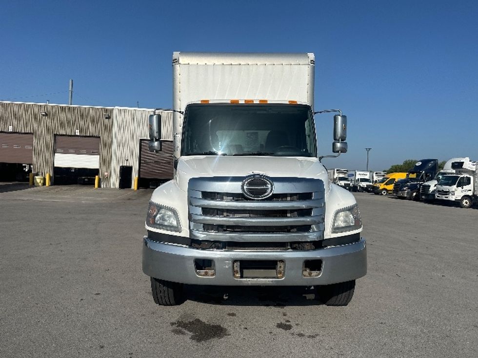 Medium Duty Box Truck-Light and Medium Duty Trucks-Hino-2020-338-Mississauga-ON-326,887\n\t\tkm-$ 56,500 - Image 2