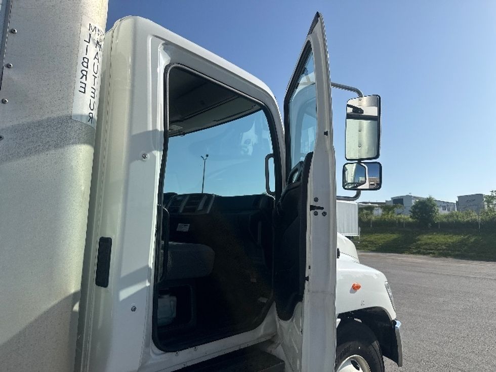 Medium Duty Box Truck-Light and Medium Duty Trucks-Hino-2020-338-Mississauga-ON-326,887\n\t\tkm-$ 56,500 - Image 20