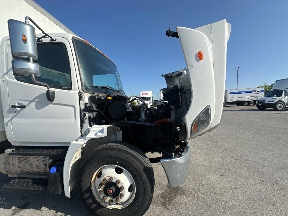 Medium Duty Box Truck-Light and Medium Duty Trucks-Hino-2020-338-Mississauga-ON-326,887\n\t\tkm-$ 56,500 - Image 23