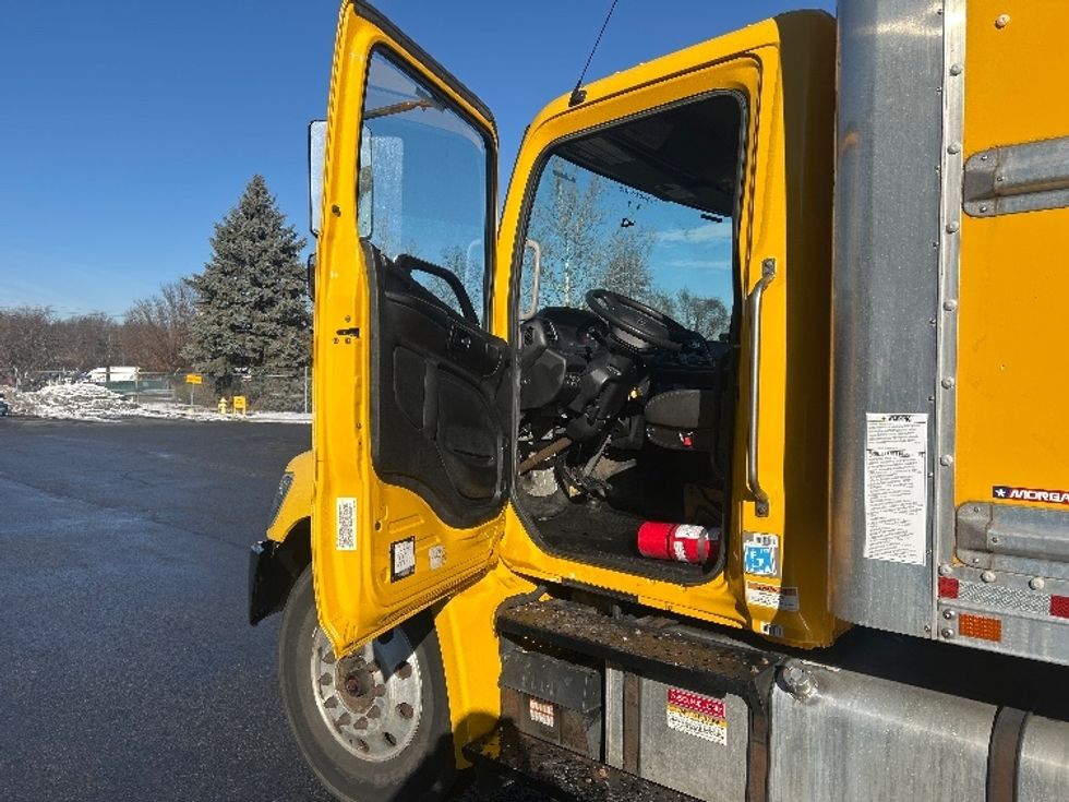 Medium Duty Box Truck-Light and Medium Duty Trucks-Hino-2020-338-Montgomery-NY-175,443\n\t\tmiles-$ 40,500 - Image 16