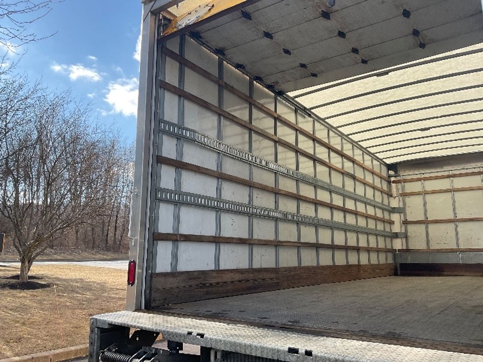 Medium Duty Box Truck-Light and Medium Duty Trucks-Hino-2020-338-Norton-MA-168,713\n\t\tmiles-$ 41,250 - Image 11