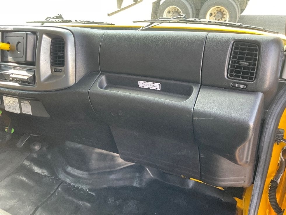 Medium Duty Box Truck-Light and Medium Duty Trucks-Hino-2020-338-Norton-MA-168,713\n\t\tmiles-$ 41,250 - Image 21