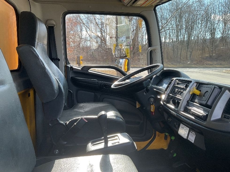 Medium Duty Box Truck-Light and Medium Duty Trucks-Hino-2020-338-Norton-MA-168,713\n\t\tmiles-$ 41,250 - Image 22