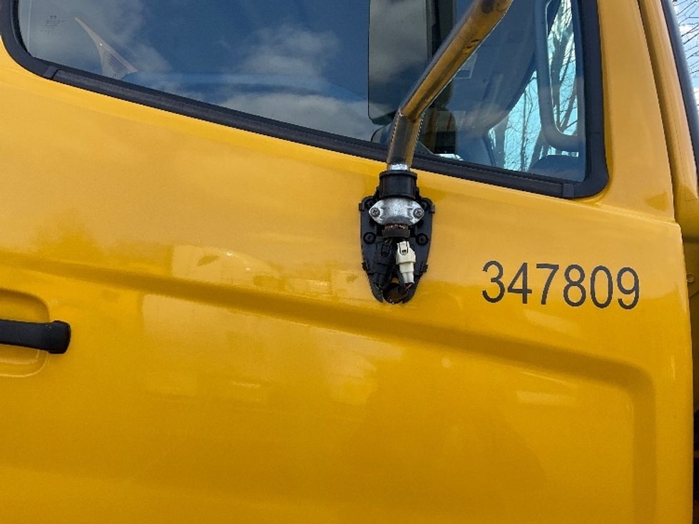 Medium Duty Box Truck-Light and Medium Duty Trucks-Hino-2020-338-Norton-MA-168,713\n\t\tmiles-$ 41,250 - Image 25