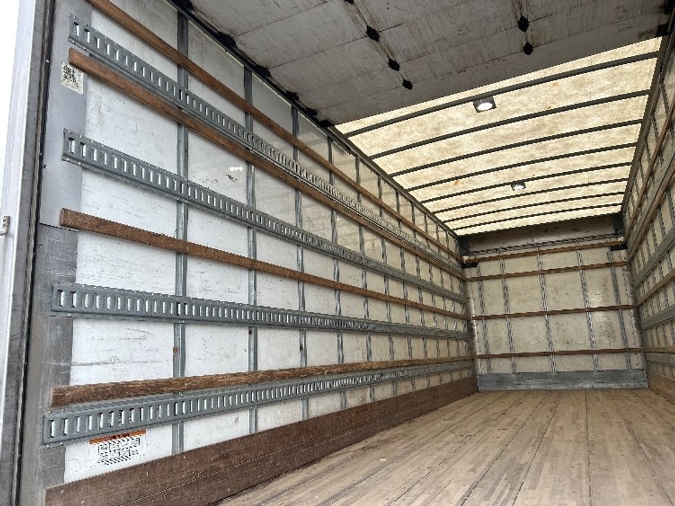Medium Duty Box Truck-Light and Medium Duty Trucks-Hino-2020-338-Rocky View County-AB-305,013\n\t\tkm-$ 56,750 - Image 11