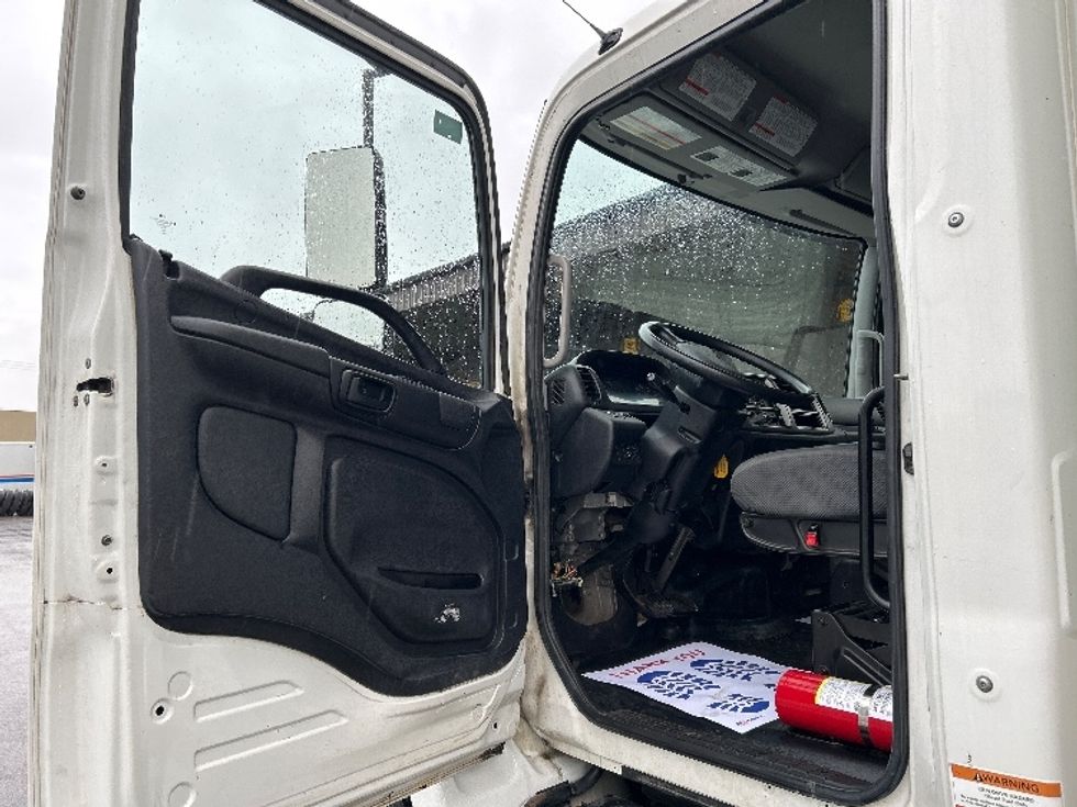 Medium Duty Box Truck-Light and Medium Duty Trucks-Hino-2020-338-Rocky View County-AB-305,013\n\t\tkm-$ 56,750 - Image 16