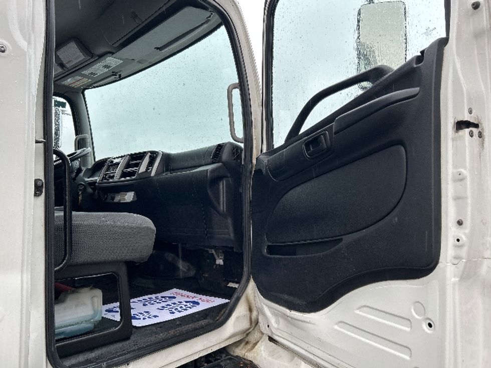 Medium Duty Box Truck-Light and Medium Duty Trucks-Hino-2020-338-Rocky View County-AB-305,013\n\t\tkm-$ 56,750 - Image 20