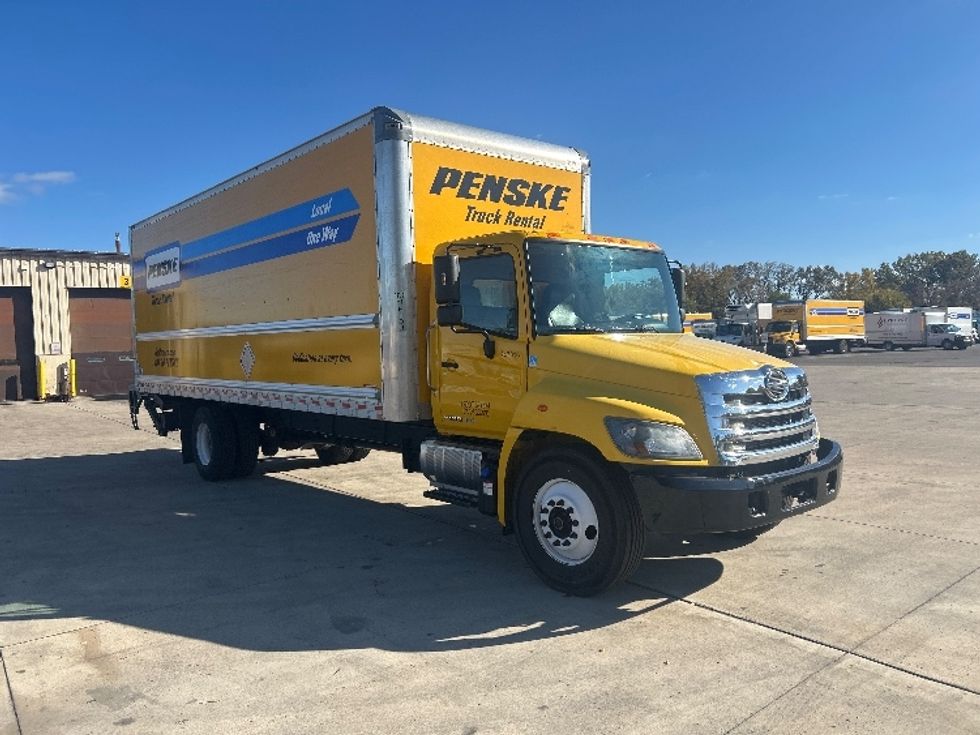 Medium Duty Box Truck-Light and Medium Duty Trucks-Hino-2020-338-Roseville-MN-151,689\n\t\tmiles-$ 47,000 - Image 1