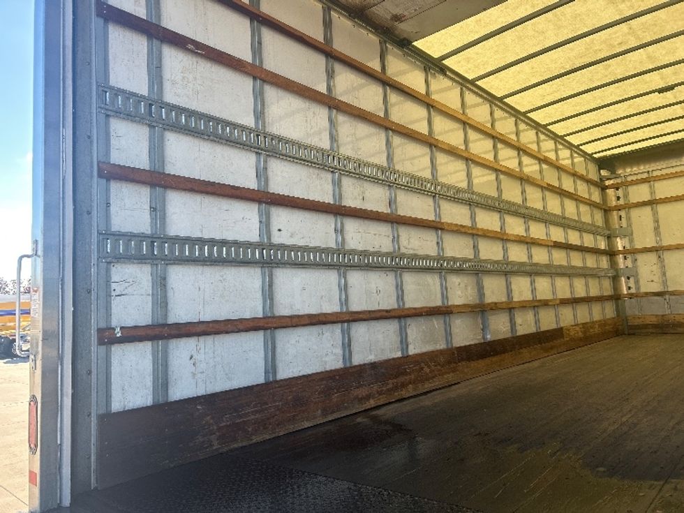 Medium Duty Box Truck-Light and Medium Duty Trucks-Hino-2020-338-Roseville-MN-151,689\n\t\tmiles-$ 47,000 - Image 11