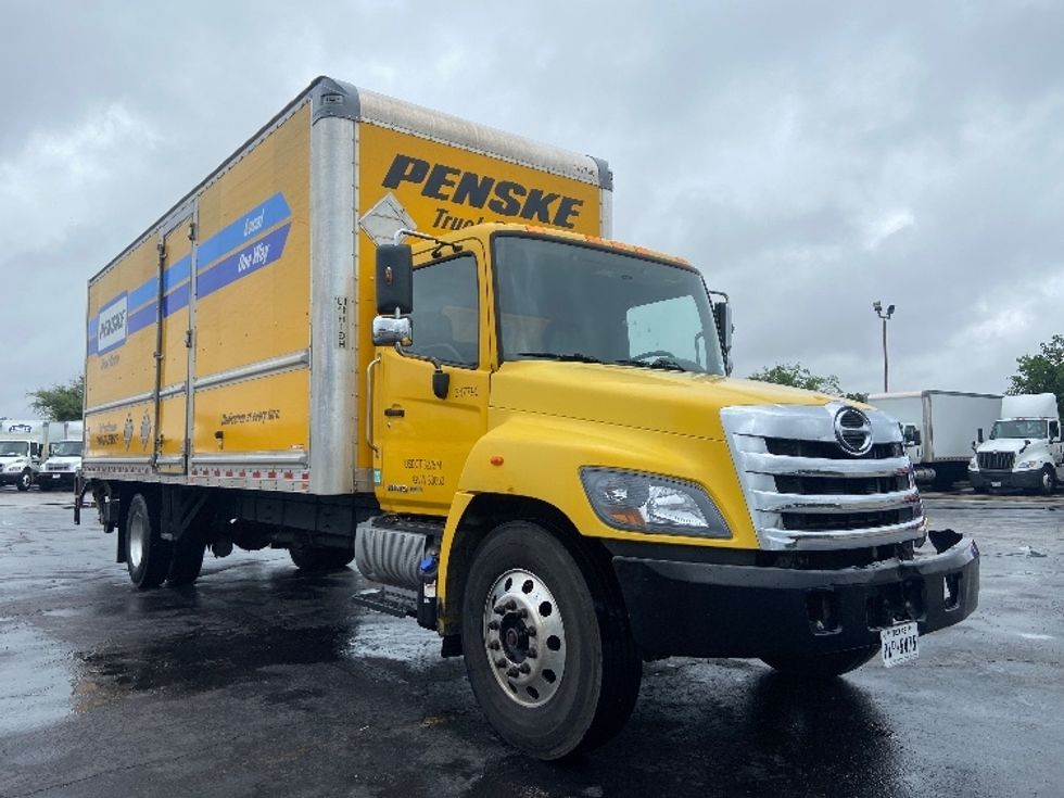 Medium Duty Box Truck-Light and Medium Duty Trucks-Hino-2020-338-San Antonio-TX-214,589\n\t\tmiles-$ 36,250 - Image 1