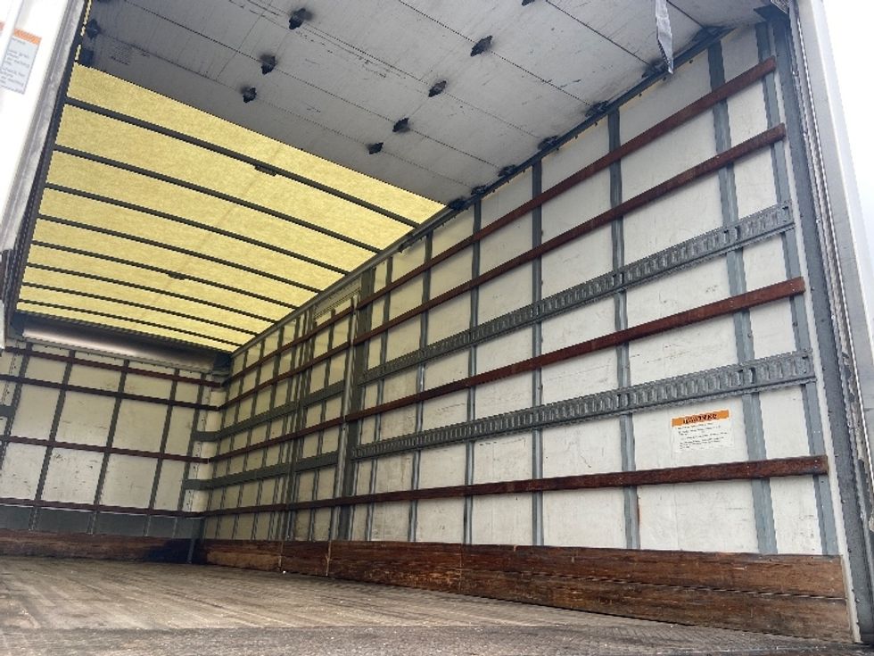 Medium Duty Box Truck-Light and Medium Duty Trucks-Hino-2020-338-San Antonio-TX-214,589\n\t\tmiles-$ 36,250 - Image 12