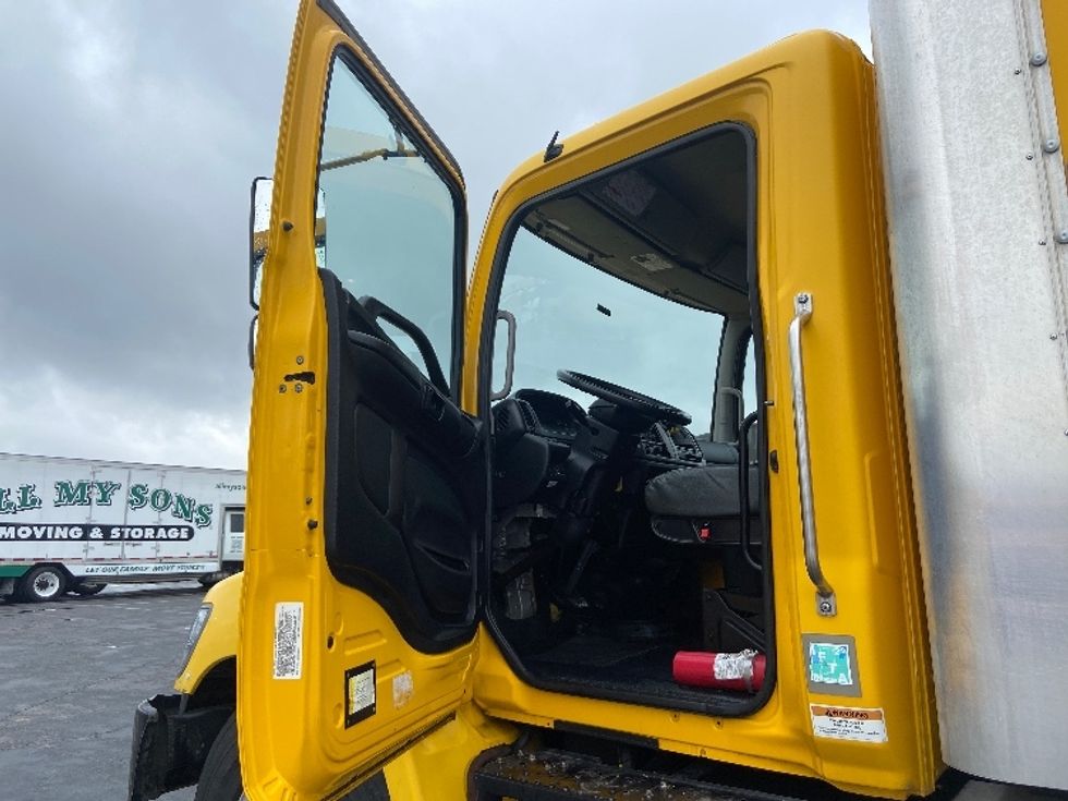 Medium Duty Box Truck-Light and Medium Duty Trucks-Hino-2020-338-San Antonio-TX-214,589\n\t\tmiles-$ 36,250 - Image 16