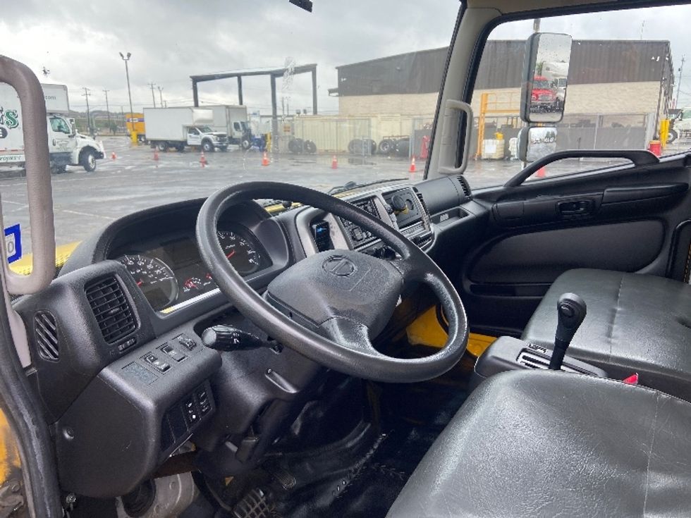 Medium Duty Box Truck-Light and Medium Duty Trucks-Hino-2020-338-San Antonio-TX-214,589\n\t\tmiles-$ 36,250 - Image 17