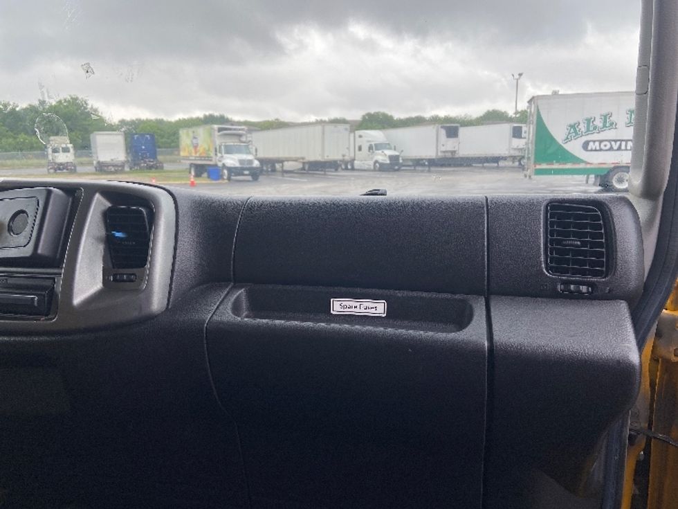 Medium Duty Box Truck-Light and Medium Duty Trucks-Hino-2020-338-San Antonio-TX-214,589\n\t\tmiles-$ 36,250 - Image 21