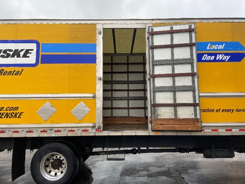 Medium Duty Box Truck-Light and Medium Duty Trucks-Hino-2020-338-San Antonio-TX-214,589\n\t\tmiles-$ 36,250 - Image 25