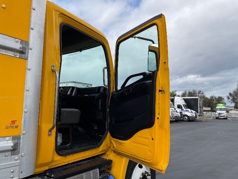 Medium Duty Box Truck-Light and Medium Duty Trucks-Hino-2020-338-Stockton-CA-134,996\n\t\tmiles-$ 56,000 - Image 20