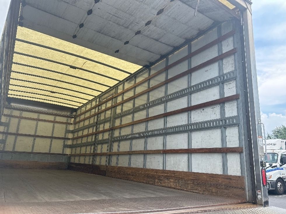 Medium Duty Box Truck-Light and Medium Duty Trucks-Hino-2020-338-Swedesboro-NJ-140,390\n\t\tmiles-$ 46,250 - Image 12