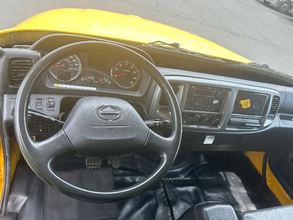 Medium Duty Box Truck-Light and Medium Duty Trucks-Hino-2020-338-Swedesboro-NJ-140,390\n\t\tmiles-$ 46,250 - Image 18