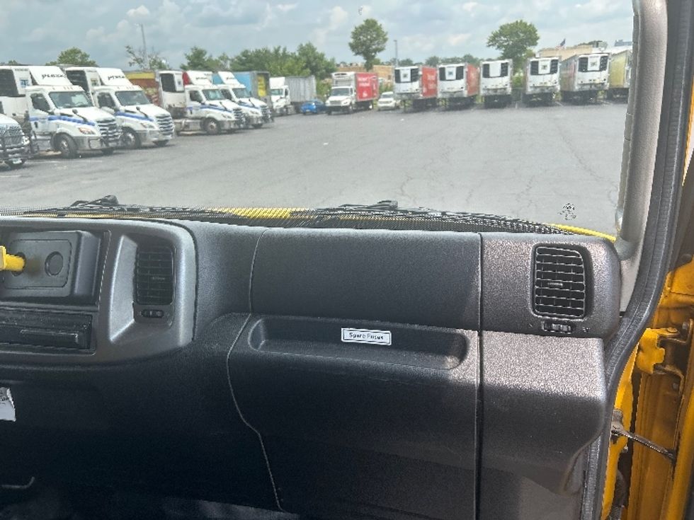 Medium Duty Box Truck-Light and Medium Duty Trucks-Hino-2020-338-Swedesboro-NJ-140,390\n\t\tmiles-$ 46,250 - Image 21