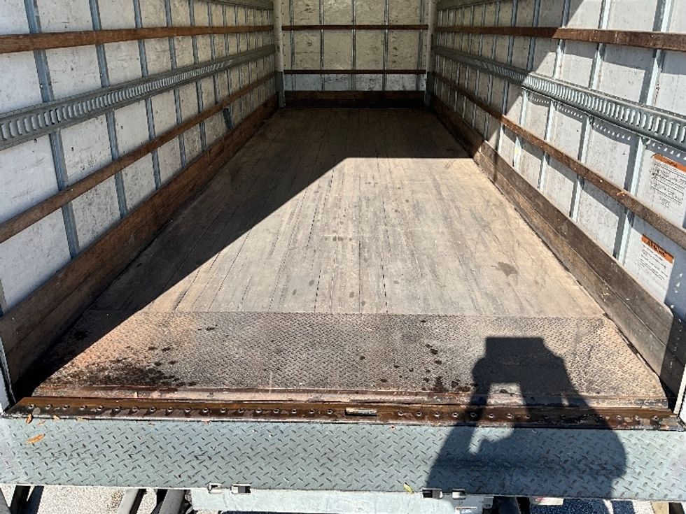 Medium Duty Box Truck-Light and Medium Duty Trucks-Hino-2020-338-Tampa-FL-155,340\n\t\tmiles-$ 49,250 - Image 10