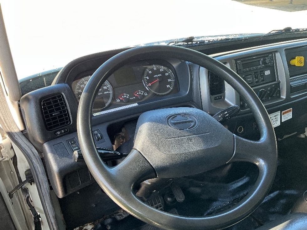 Medium Duty Box Truck-Light and Medium Duty Trucks-Hino-2020-338-Tampa-FL-155,340\n\t\tmiles-$ 49,250 - Image 17
