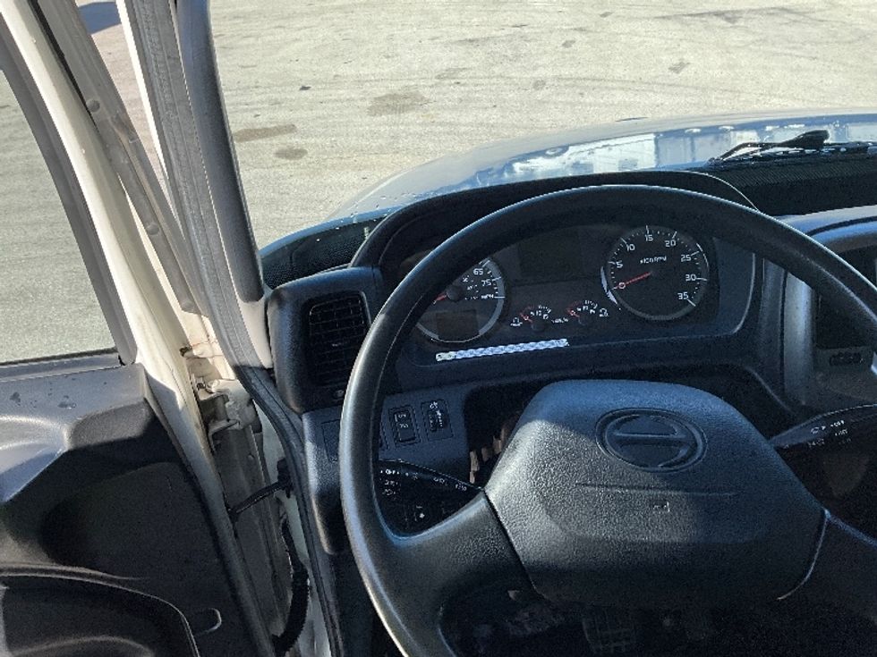 Medium Duty Box Truck-Light and Medium Duty Trucks-Hino-2020-338-Tampa-FL-155,340\n\t\tmiles-$ 49,250 - Image 18