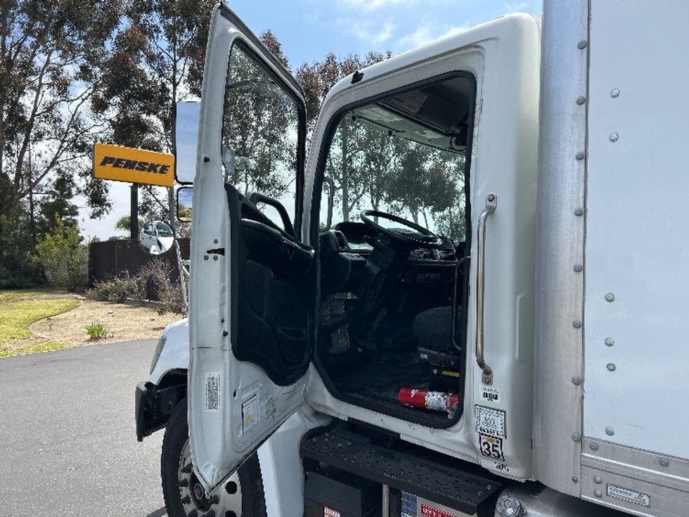 Medium Duty Box Truck-Light and Medium Duty Trucks-Hino-2020-338-Torrance-CA-85,918\n\t\tmiles-$ 52,750 - Image 16
