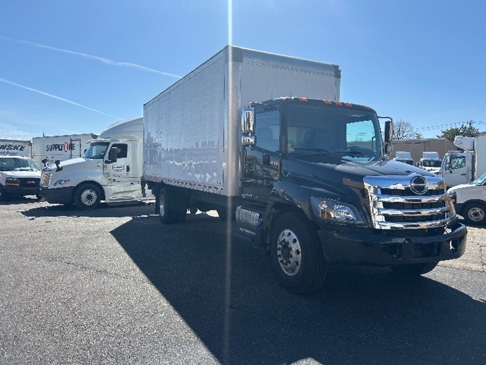 Medium Duty Box Truck-Light and Medium Duty Trucks-Hino-2020-338-West Babylon-NY-196,131\n\t\tmiles-$ 43,750 - Image 1