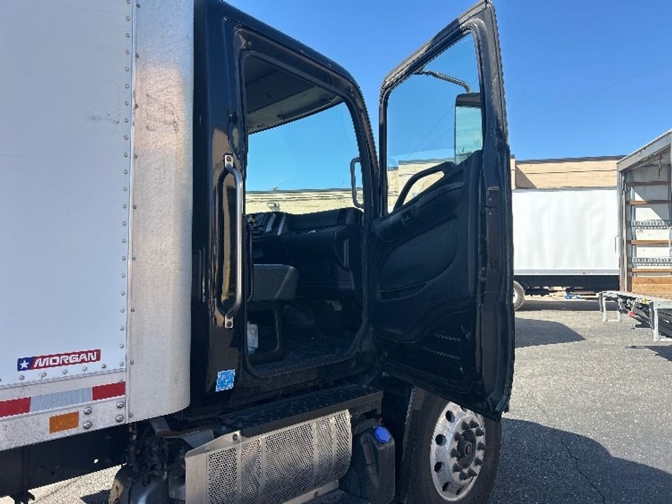 Medium Duty Box Truck-Light and Medium Duty Trucks-Hino-2020-338-West Babylon-NY-196,131\n\t\tmiles-$ 43,750 - Image 20