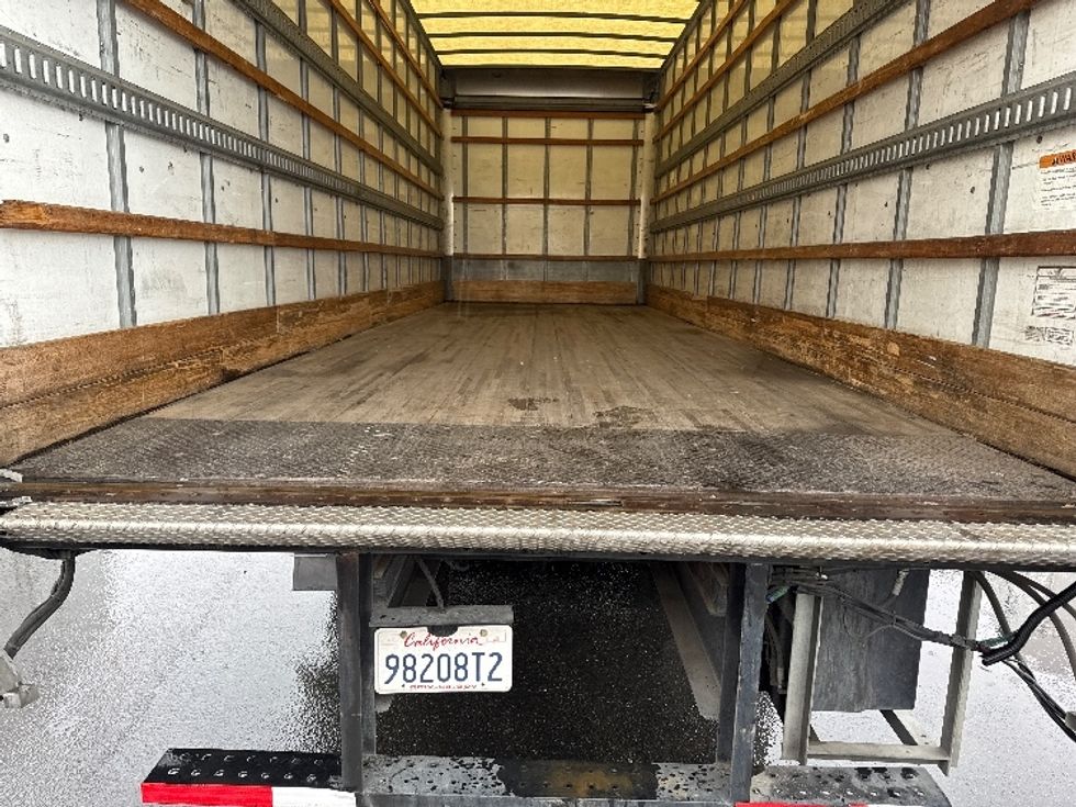 Medium Duty Box Truck-Light and Medium Duty Trucks-Hino-2020-338-West Sacramento-CA-156,569\n\t\tmiles-$ 47,500 - Image 10