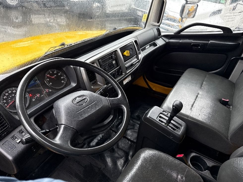 Medium Duty Box Truck-Light and Medium Duty Trucks-Hino-2020-338-West Sacramento-CA-156,569\n\t\tmiles-$ 47,500 - Image 17