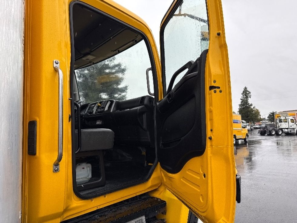 Medium Duty Box Truck-Light and Medium Duty Trucks-Hino-2020-338-West Sacramento-CA-156,569\n\t\tmiles-$ 47,500 - Image 20