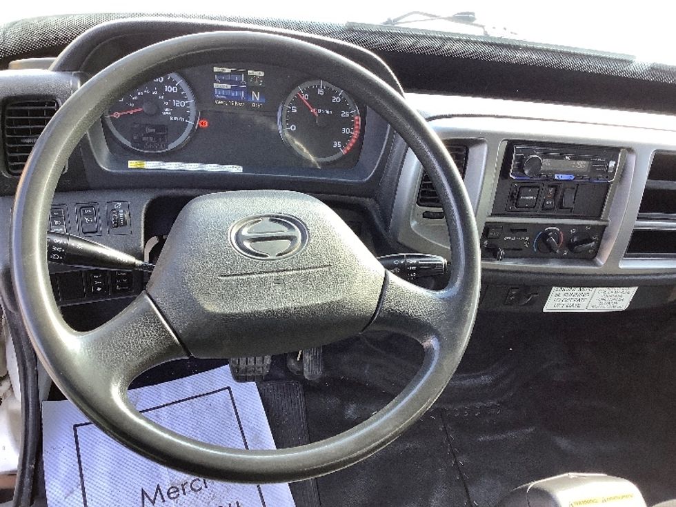 Medium Duty Box Truck-Light and Medium Duty Trucks-Hino-2020-338-Winnipeg-MB-156,786\n\t\tkm-$ 78,500 - Image 18