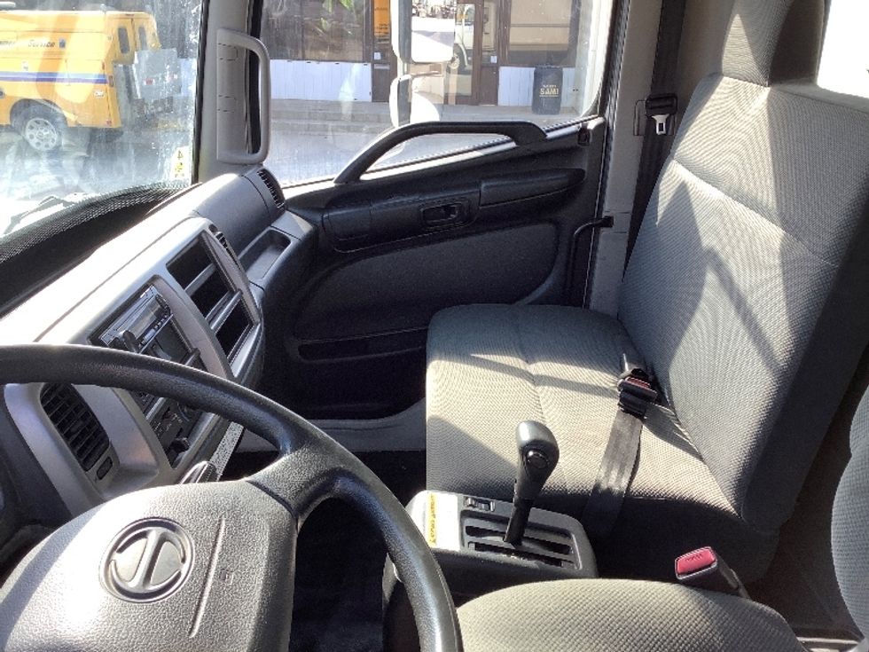 Medium Duty Box Truck-Light and Medium Duty Trucks-Hino-2020-338-Winnipeg-MB-156,786\n\t\tkm-$ 78,500 - Image 19