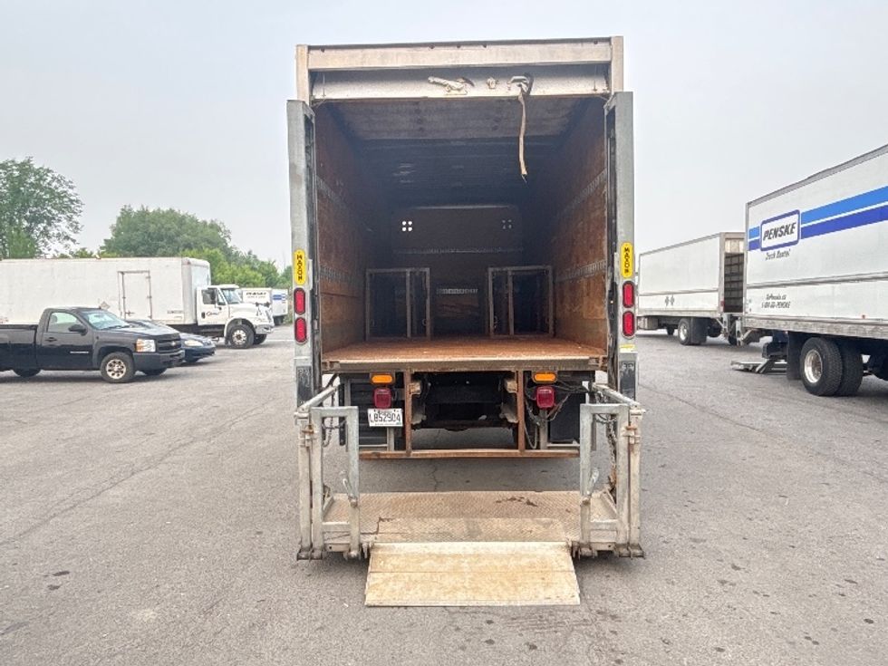 Medium Duty Box Truck-Light and Medium Duty Trucks-Hino-2020-358-Ottawa-ON-129,888\n\t\tkm-$ 73,250 - Image 10