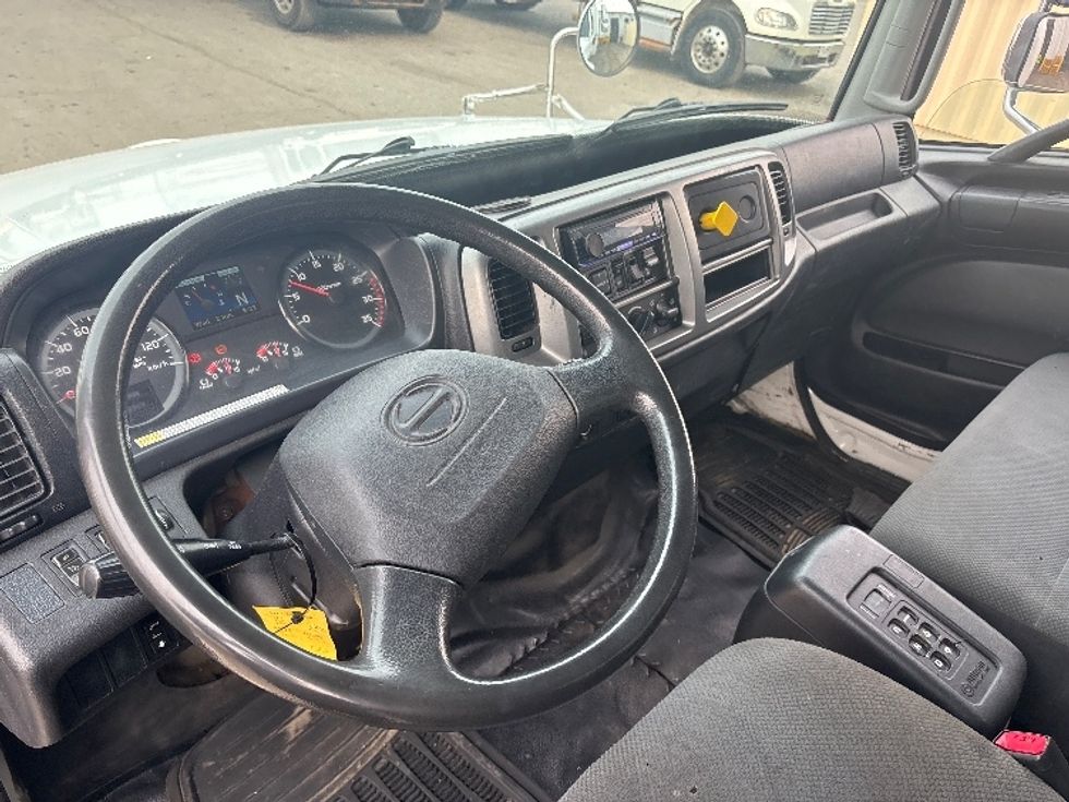 Medium Duty Box Truck-Light and Medium Duty Trucks-Hino-2020-358-Ottawa-ON-129,888\n\t\tkm-$ 73,250 - Image 18