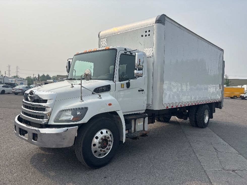 Medium Duty Box Truck-Light and Medium Duty Trucks-Hino-2020-358-Ottawa-ON-129,888\n\t\tkm-$ 73,250 - Image 3
