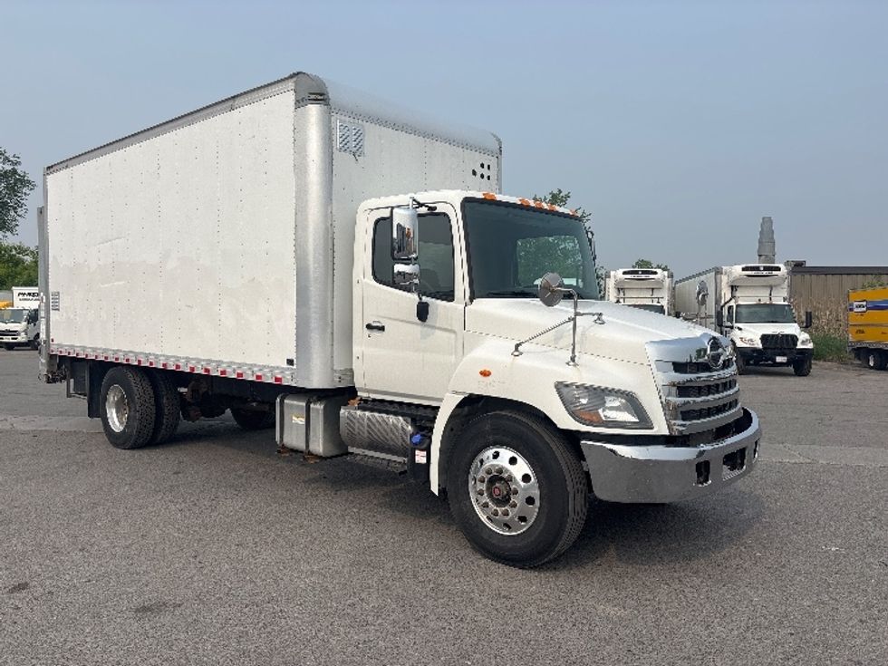 Medium Duty Box Truck-Light and Medium Duty Trucks-Hino-2020-358-Ottawa-ON-129,890\n\t\tkm-$ 76,500 - Image 1