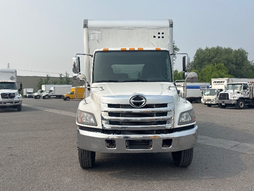 Medium Duty Box Truck-Light and Medium Duty Trucks-Hino-2020-358-Ottawa-ON-129,890\n\t\tkm-$ 76,500 - Image 2