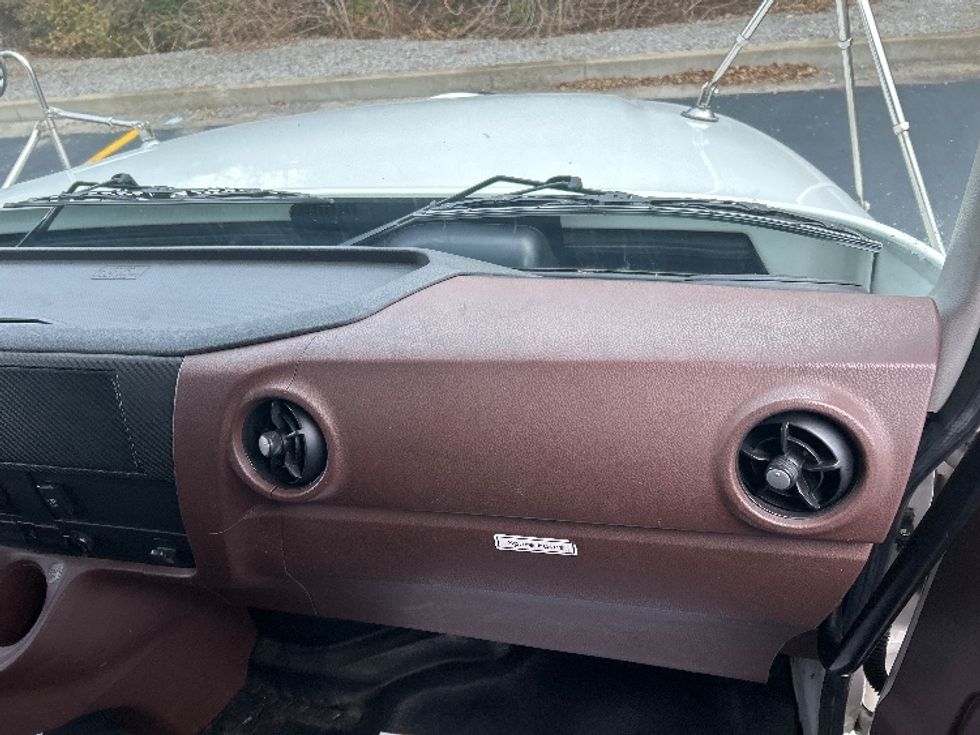 Medium Duty Box Truck-Light and Medium Duty Trucks-Hino-2021-L6-Chattanooga-TN-181,802\n\t\tmiles-$ 74,000 - Image 21