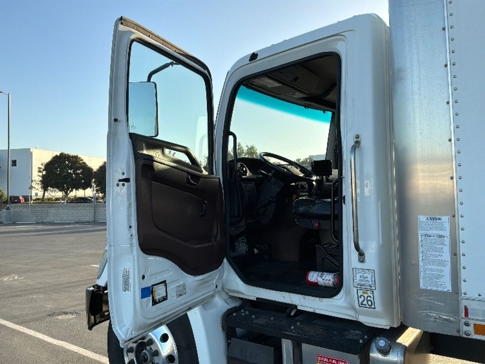 Medium Duty Box Truck-Light and Medium Duty Trucks-Hino-2021-L6-Fontana-CA-233,574\n\t\tmiles-$ 60,750 - Image 16