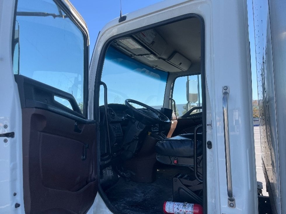 Medium Duty Box Truck-Light and Medium Duty Trucks-Hino-2021-L6-Fontana-CA-258,837\n\t\tmiles-$ 48,250 - Image 16
