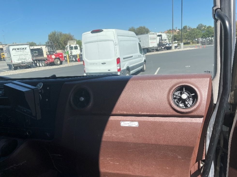 Medium Duty Box Truck-Light and Medium Duty Trucks-Hino-2021-L6-Fontana-CA-258,837\n\t\tmiles-$ 48,250 - Image 21