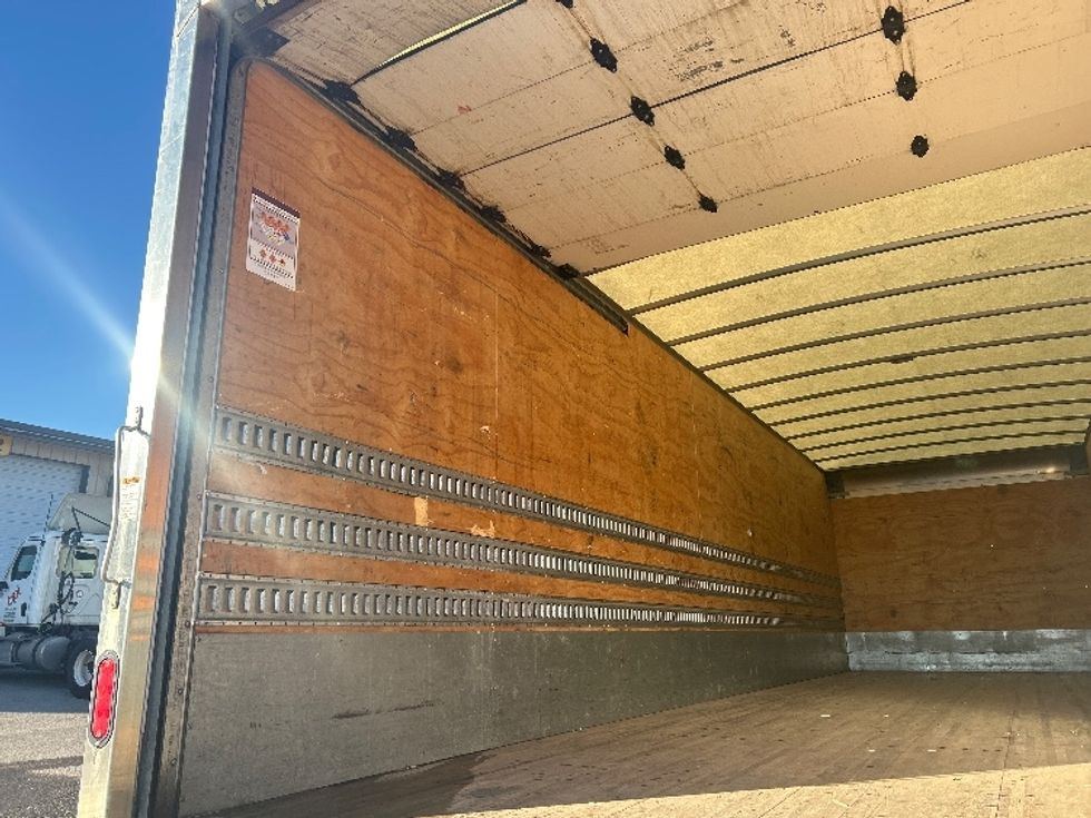 Medium Duty Box Truck-Light and Medium Duty Trucks-Hino-2021-L6-Jackson-TN-102,006\n\t\tmiles-$ 76,500 - Image 11