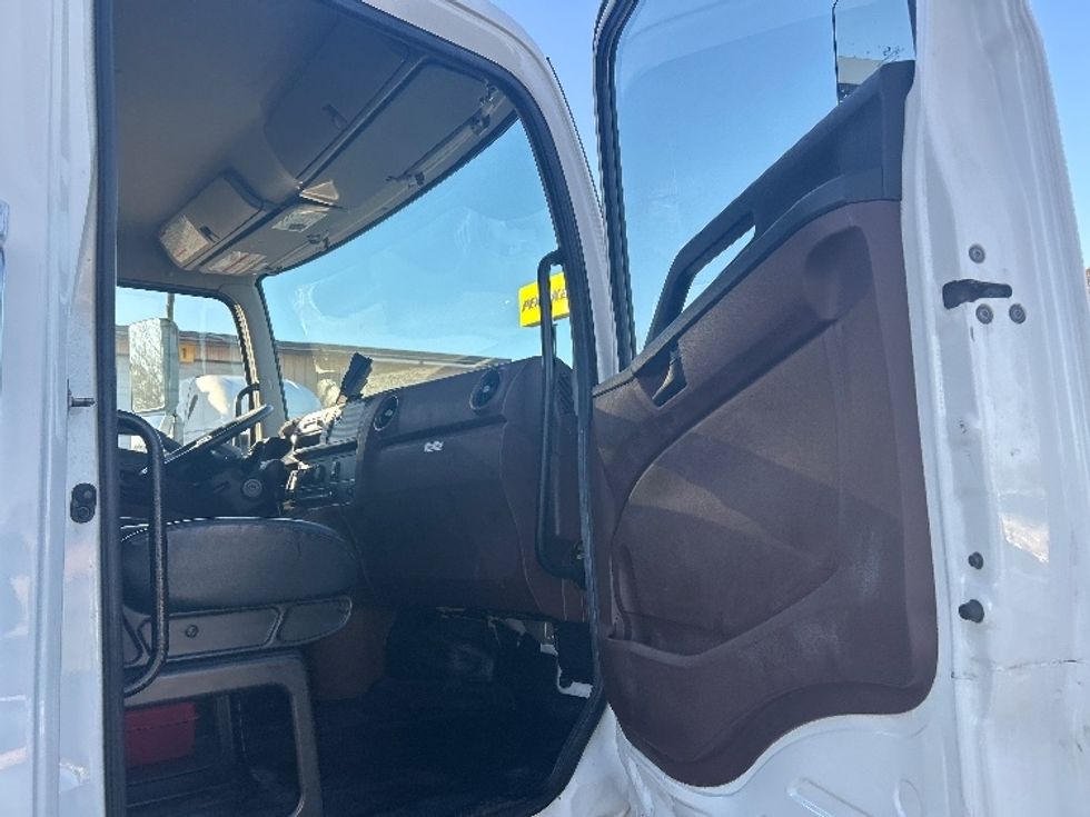 Medium Duty Box Truck-Light and Medium Duty Trucks-Hino-2021-L6-Jackson-TN-102,006\n\t\tmiles-$ 76,500 - Image 20